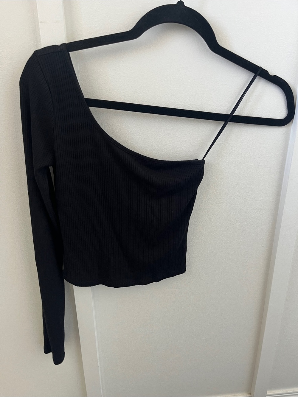 Garage Black One-Shoulder Ribbed Crop Top - Picture 3 of 3